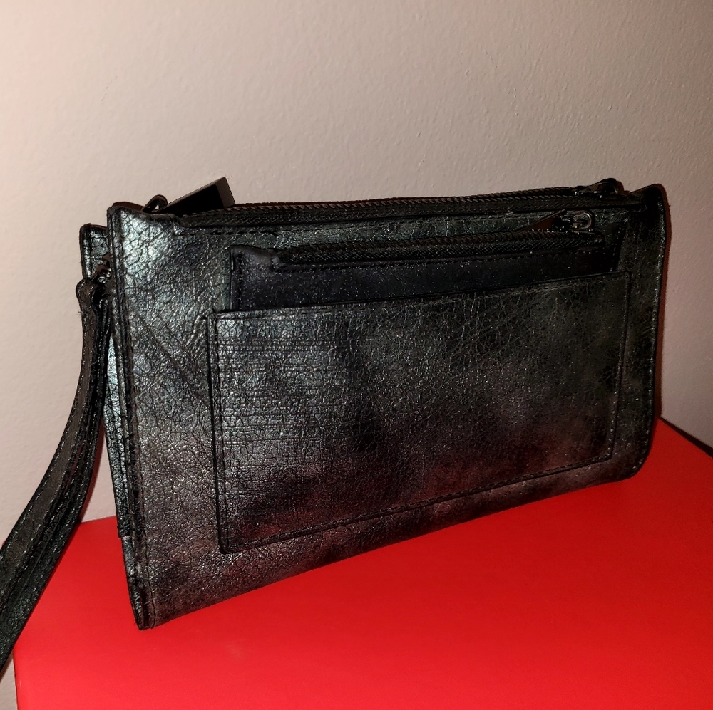 Wristlet wallet with removable zipper pouch